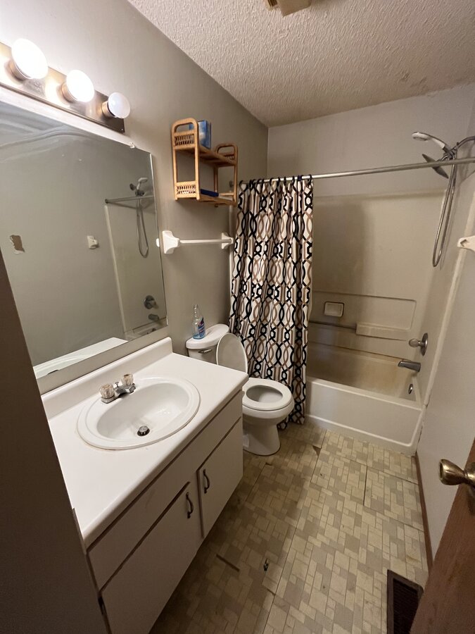 Hilliard OH interior before — room needing renovation