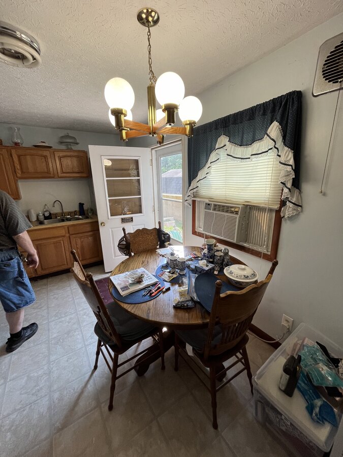 Hilliard OH rental interior before — room needing renovation