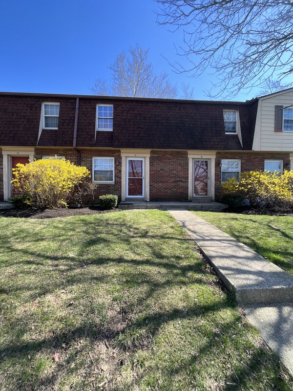 Lancaster OH rental townhouse before — tenant occupied