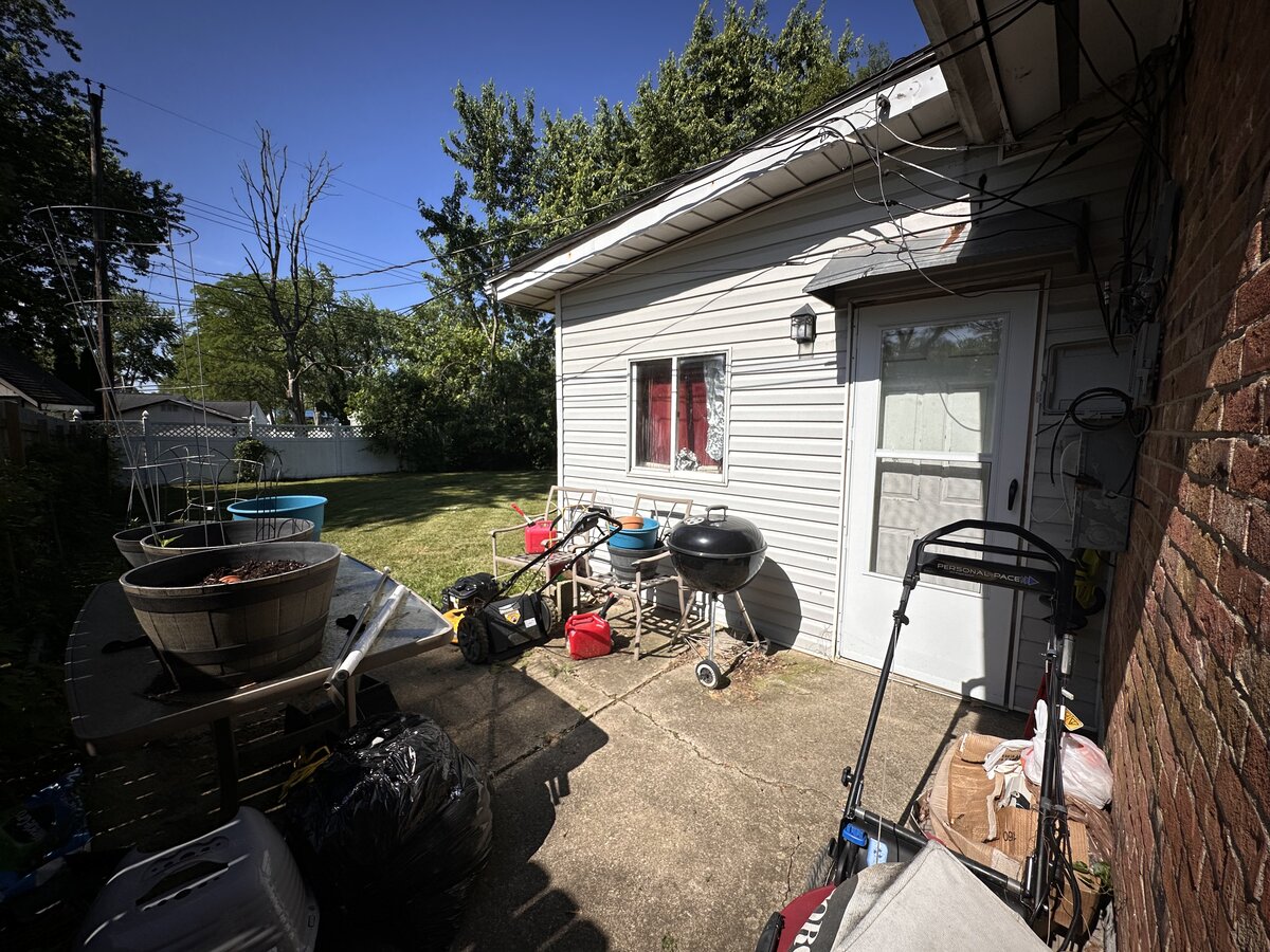 Westerville OH rental before — room showing deferred maintenance
